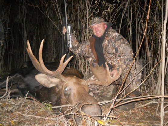 canada moose hunting outfitters